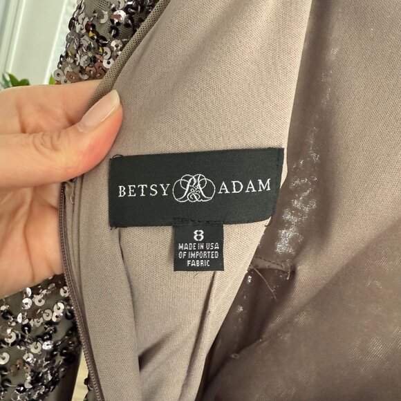 ✨ Betsy & Adam Gunmetal Sequin Gown – Red Carpet Glam ✨ - Picture 7 of 13